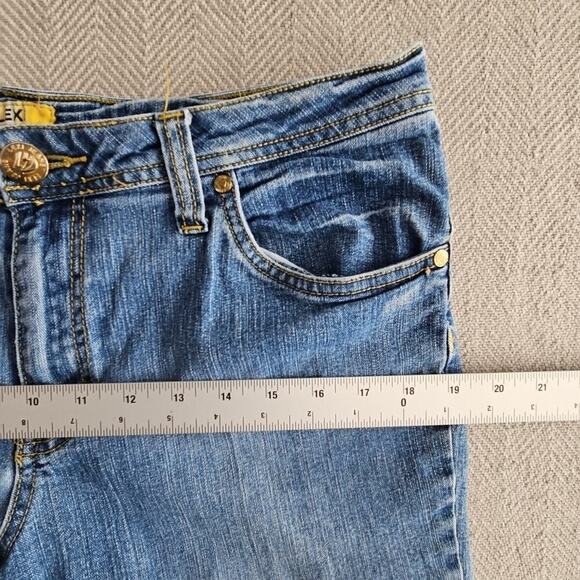 Lexi Denim Shorts Bermuda Size 12 (W34 L16) Medium Wash Embroidered Back Pocket - Picture 5 of 12